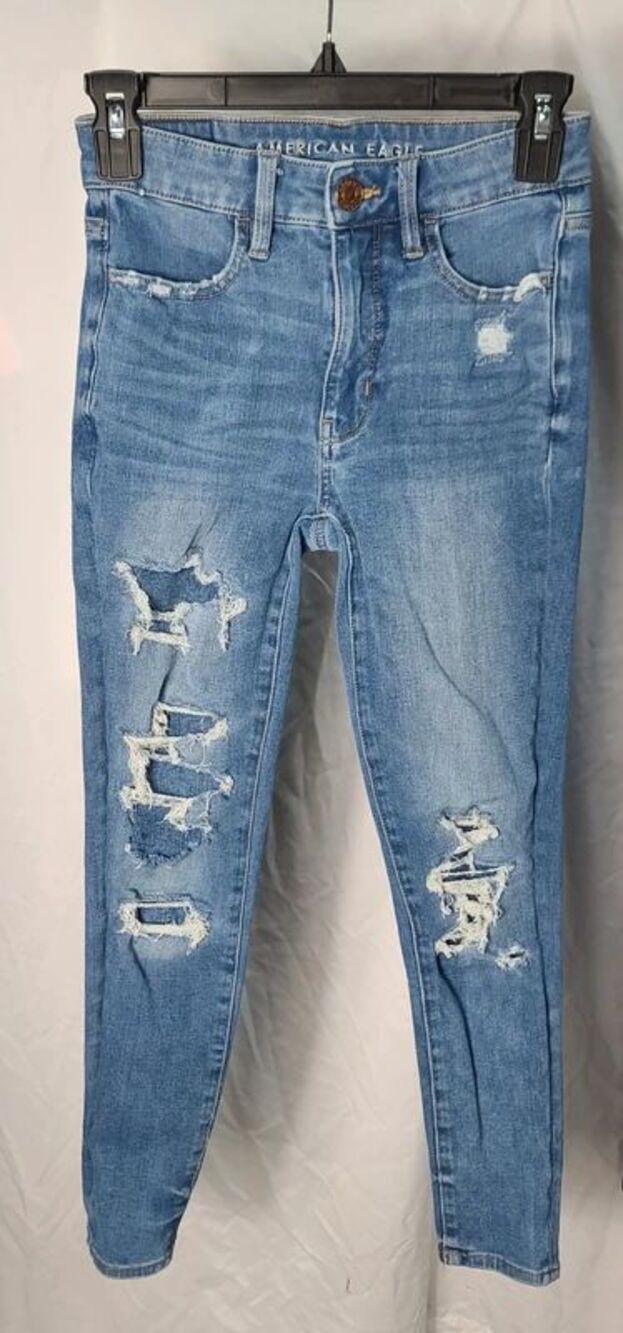 American Eagle Hi-Rise Jegging Crop Distressed Denim Dream Jeans Size 2 Regular